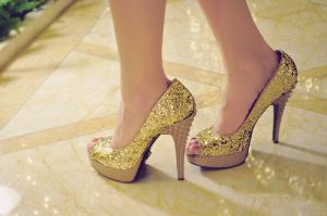 Beautiful photos of gold - gold glitter heels.jpg